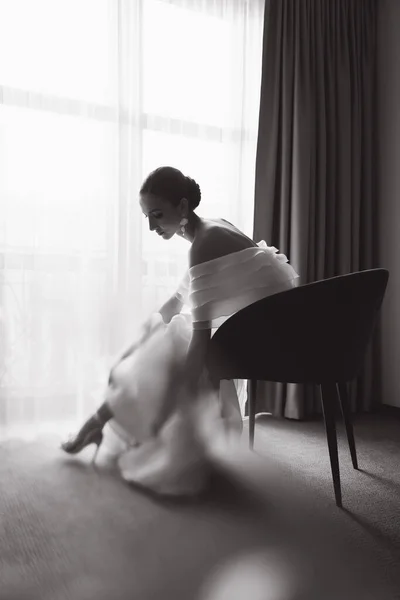 Утро Подготовка Роскошной Красивой Невесте Отеле Роскошном Номере Пижаме Нижнем Стоковая Картинка