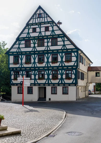 Ιστορικό Σπίτι Μισό Ξύλο Στο Riedlingen Πελαργός Και Φωλιά Πελαργού — Φωτογραφία Αρχείου