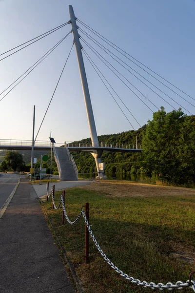 Pont Suspendu Métal Pour Piétons Avec Câbles Acier Sur Rivière — Photo