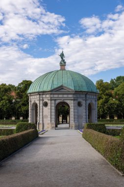Münih, Almanya 2 Ağustos 2023: Hofgarten 'deki Diana Kulesi, Münih Konut Sarayı' nın Rönesans Bahçesi