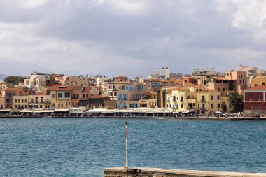 Hanya, Yunanistan 3 Ekim 2023: Yazın Girit adasındaki Hanya Limanı