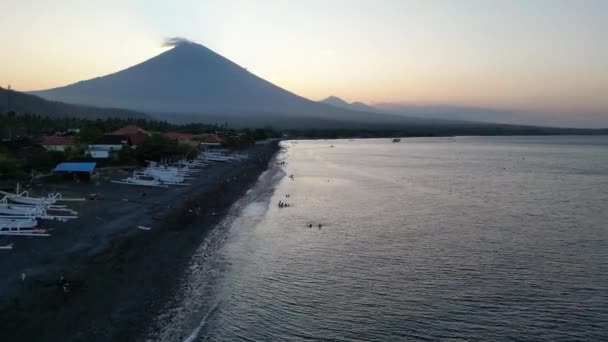 Teluk Dengan Gunung Berapi Laut Pantai Dan Hotel Bali — Stok Video