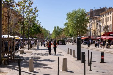 Aix en Provence, Fransa 'da baharda bit pazarı olan şehir merkezi.