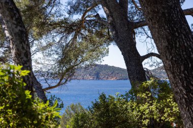 Akdeniz 'de Hyeres açıklarında takımadalar