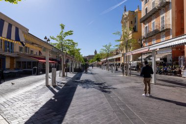 Pazar meydanından şehir merkezine kadar manzarası güzel.