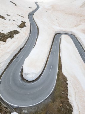 İlkbaharda Avusturya 'da Timmelsjoch Geçidi' nde kar yağdı