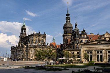 Dresden, Almanya 14 Ağustos 2024: Katedral ve Yeşil Kasa ile Dresden Kalesi
