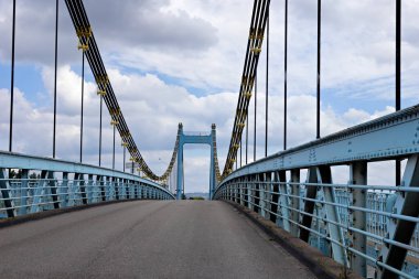 Rhone asma köprüsü, Pont de Sablon, Fransa 'da Lyon yakınlarındaki Serrieres yakınlarında.