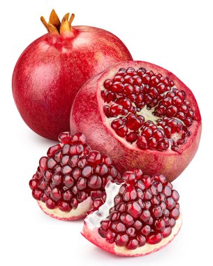 Beyaz arka planda izole edilmiş nar. Taze nar. Yol narları kırpılıyor. Nar makro stüdyo fotoğrafı.