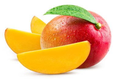 Beyaz arka planda izole edilmiş olgun mango meyveleri. Kesme yolu olan mango kompozisyonu. Mango makro stüdyo fotoğrafı