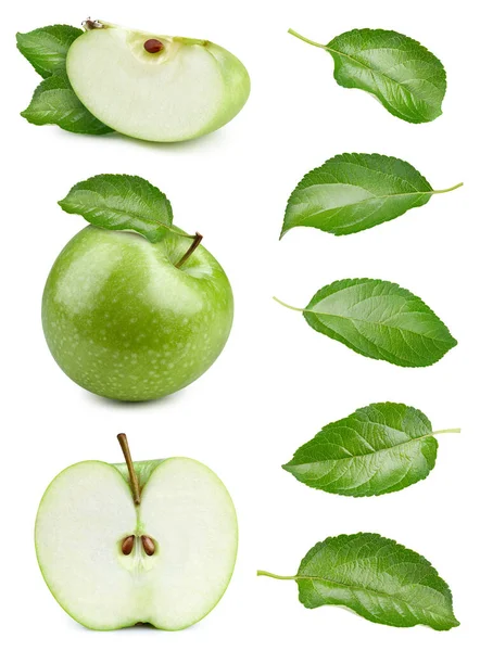 Zielone Jabłko Zielonym Liściem Pokrojone Pół Plasterka Izolowane Białym Tle — Zdjęcie stockowe