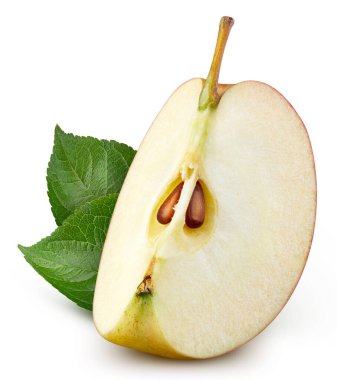 Beyaz arka planda kırmızı elma dilimi ve yeşil yapraklar. Kırpma Yollu Elmalar. Tam Alan Derinliği