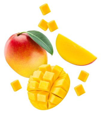 Beyaz arka planda izole edilmiş mango dilimleri ve mango küpleri koleksiyonu. Mango kırpma yolu. Havada uçan mango
