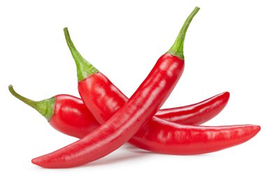 Kırmızı biber beyaz arka planda izole edilmiş. Acı biber kesme yolu
