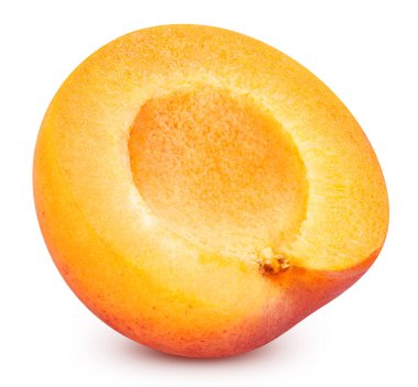 Sulu kayısı, yarım kırpma yolu. Beyaza izole edilmiş organik taze kayısı. Tam alan derinliği