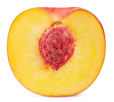 Taze şeftali ve yarım. Şeftalinin yarısı beyazda yalıtılmış. Beyaz arka planda izole edilmiş. Şeftali Kırpma Yolu. Tam alan derinliği