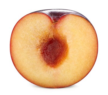 Erik, beyaz arka planda yarı yalıtılmış. Olgun erik kırpma yolu