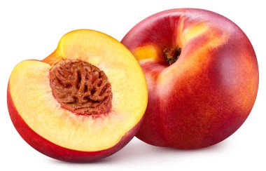 Beyaz arka planda izole edilmiş olgun sulu şeftalilerin bileşimi. Yol şeftalileri kırpılıyor