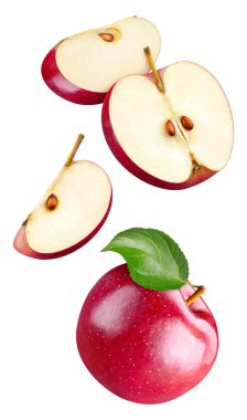 Kırpma yolu olan elma koleksiyonu. Beyaz arkaplanda yaprakları olan uçan kırmızı elma