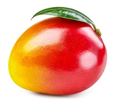 İzole edilmiş mango. İzole edilmiş yaprakları olan taze organik mango. Mango makro stüdyo fotoğrafı. Üst Düzey Erişim