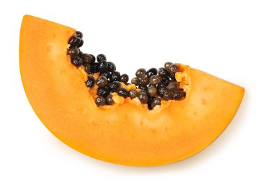 Papaya dilimi beyaz arka planda izole edilmiş. Papaya meyve toplama yolu. Papaya yarı makro stüdyo fotoğrafı