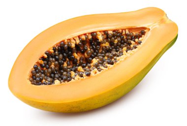 Papaya yarısı. Papaya meyvesi beyaz arka planda izole edilmiş. Kesme yolu Papaya