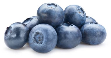 Beyaz arka planda izole edilmiş taze yaban mersini. Blueberry makro stüdyo fotoğrafı kırpılıyor.