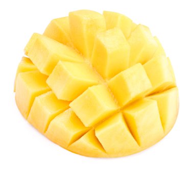 Beyaz arka planda yalıtılmış mango meyvesi. Mango yarı kırpma yolu. Üst Düzey Erişim