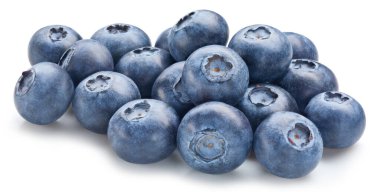 Beyaz arka planda izole edilmiş taze yaban mersini. Blueberry makro stüdyo fotoğrafı kırpılıyor.