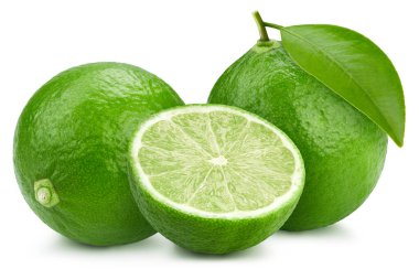 Beyaz arka planda limon izole edilmiş. Limonlu yarı makro stüdyo fotoğrafı. Yapraklı limon. kırpma yolu ile