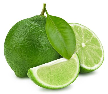 Beyaz arka planda limon izole edilmiş. Limonlu yarı makro stüdyo fotoğrafı. Yapraklı limon. kırpma yolu ile