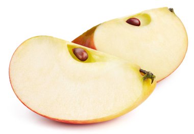 Beyaz arka planda izole edilmiş taze kırmızı elma dilimleri. Olgun doğal kırmızı elma kırpma yolu.