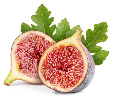 İncirli meyve dilimleri ve incir yaprakları beyazın üzerinde. Kırpma yolu ile incir