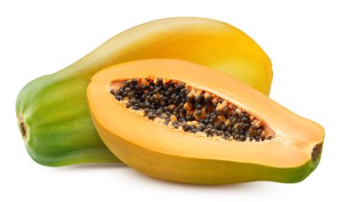 Papaya ve yarım. Beyaz arka planda izole edilmiş taze papaya. Papaya yolu kırpılıyor. Papaya makro stüdyo fotoğrafı