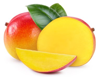 Beyaz arka planda izole edilmiş taze mango. Yapraklı mango. Mango yolu kırpılıyor. Mango makro stüdyo fotoğrafı
