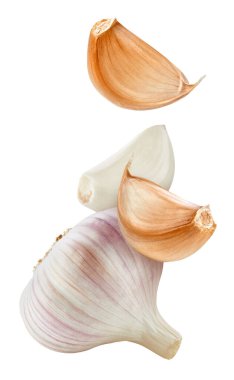 Hava sarımsak soğanı koleksiyonu. Havada asılı sarımsak kesme yolu. Organik sarımsaklı makro stüdyo fotoğrafı. Tam alan derinliği