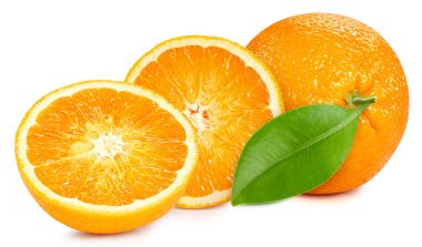 Yapraklı portakal meyvesi. Beyaz üzerine turuncu. Turuncu kırpma yolu.