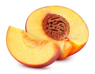 Kırpma yolu ile şeftali yarısı. Beyaz arka planda yarı izole şeftalili olgun şeftali meyvesi..
