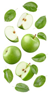 Yeşil elma beyaz arka planda izole edilmiş. Yapraklı yeşil elma. Kırpma yolu ile tam alan derinliği