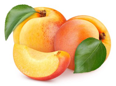 Beyaz arka planda yarım meyveli kayısı. Kayısı Kırpma Yolu. Tam alan derinliği.