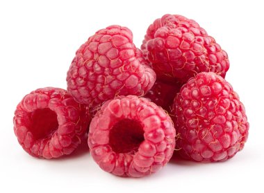 Ahududu beyaz arka planda izole edilmiş. Ahududu Kırpma Yolu. Tam alan derinliği.