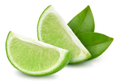 Limonlu meyve dilimleri ve beyaz üzerine limon yaprakları. Beyaza izole edilmiş organik taze limon. Kesme Yolu