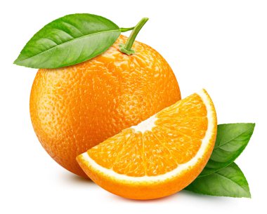 Portakal dilimli portakal meyvesi ve beyaz arka planda izole edilmiş yapraklar. Kırpma yolu ile turuncu