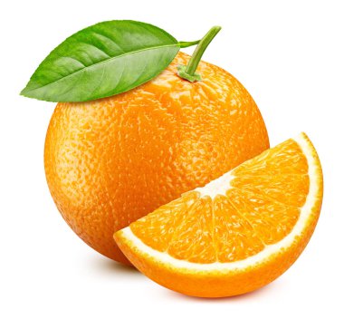 Beyaz arka planda izole edilmiş domates dilimli portakal meyvesi. Kırpma yolu ile turuncu