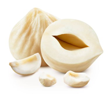 Fındık. Fındık, beyaz arka planda izole edilmiş. Kesme yolu olan fındık