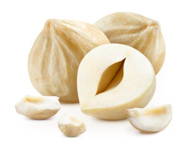 Fındık. Fındık, beyaz arka planda izole edilmiş. Kesme yolu olan fındık