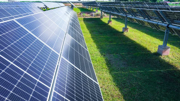Solarkraftwerk Solarzelle Sommer Heißes Klima Führt Erhöhter Stromerzeugung Alternative Energie — Stockfoto