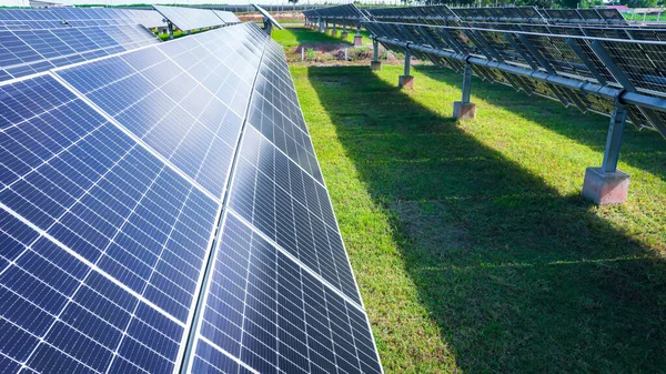 Planta Energía Solar Célula Solar Temporada Verano Clima Caliente Provoca Imágenes De Stock Sin Royalties Gratis