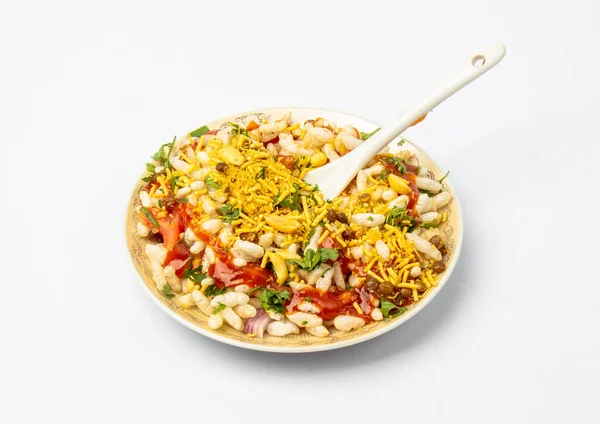 Indische Hausgemachte Bhelpuri Streetfood Würzige Snacks Auf Weißem Hintergrund — Stockfoto