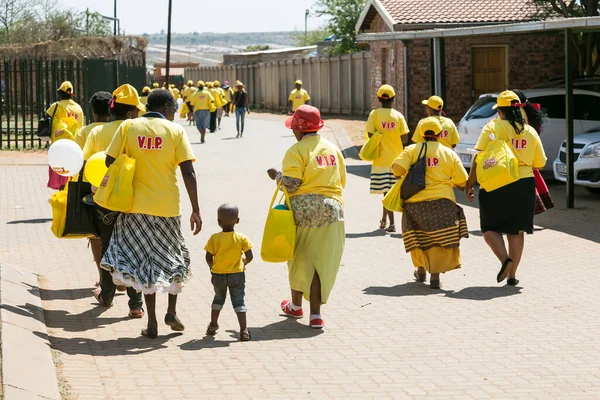 Johannesburg Südafrika September 2015 Afrikanische Gemeindemitglieder Vor Dem Rathaus — Stockfoto